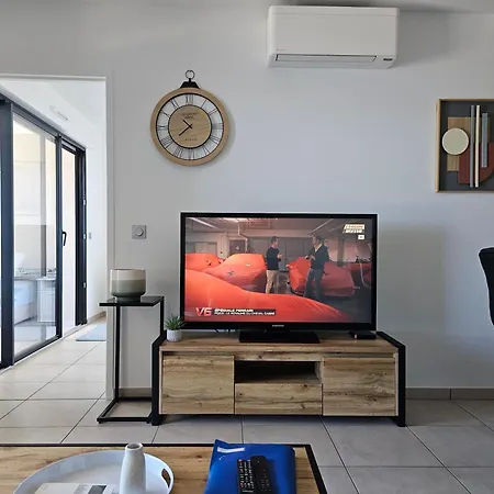 1vue,1 Lieu, Des Apartment