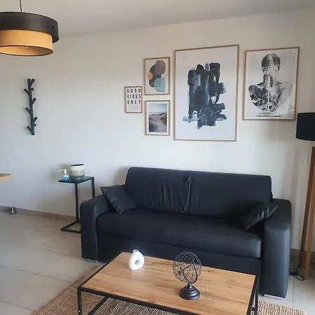 Appartement 1vue,1 Lieu, Des *