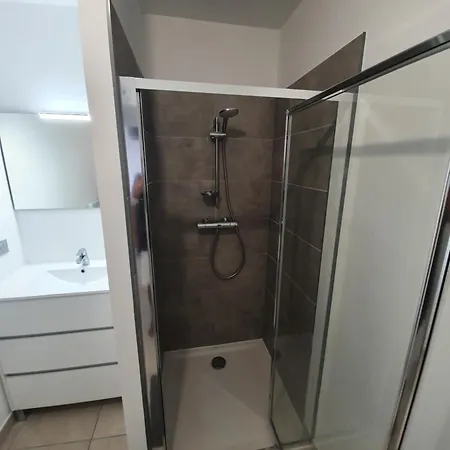 1vue,1 Lieu, Des Apartment *